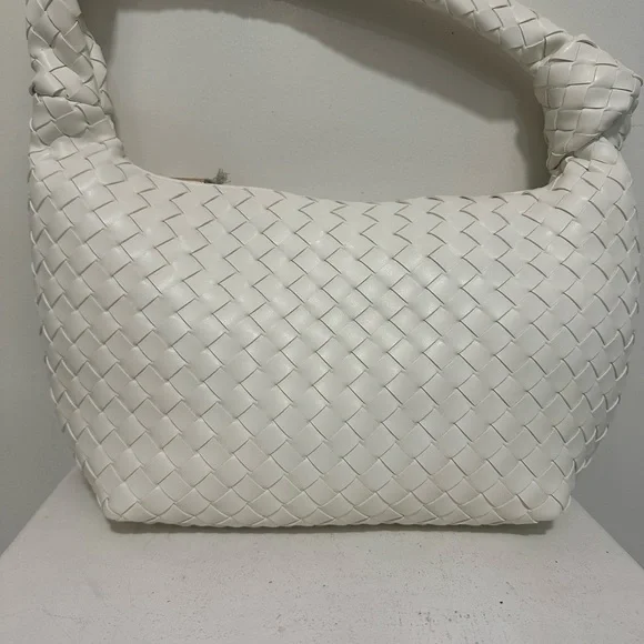 A New Day White Woven Shoulder Bag - Picture 5 of 8